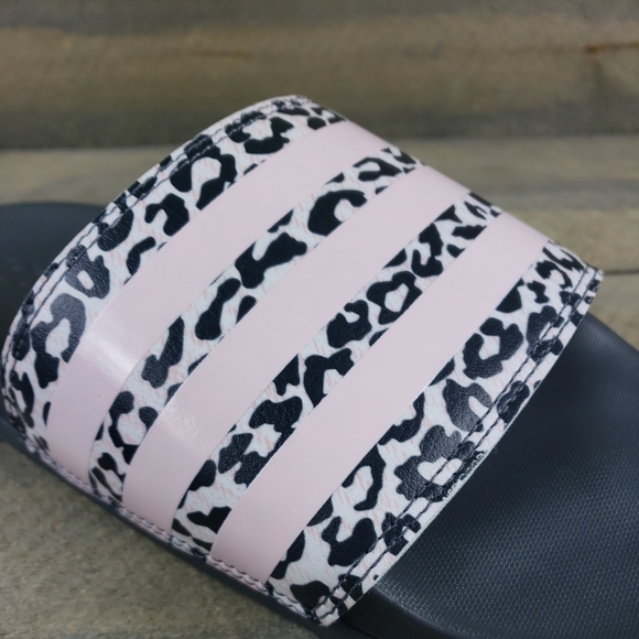 adidas Women's Adilette Comfort Slides Grey Pink Leopard - Picture 9 of 9